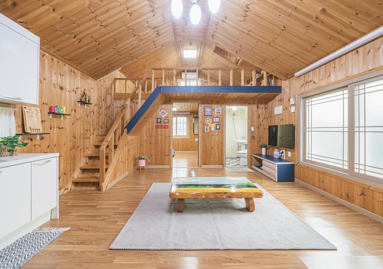 Jeju Haepoomdal Pension Exterior photo